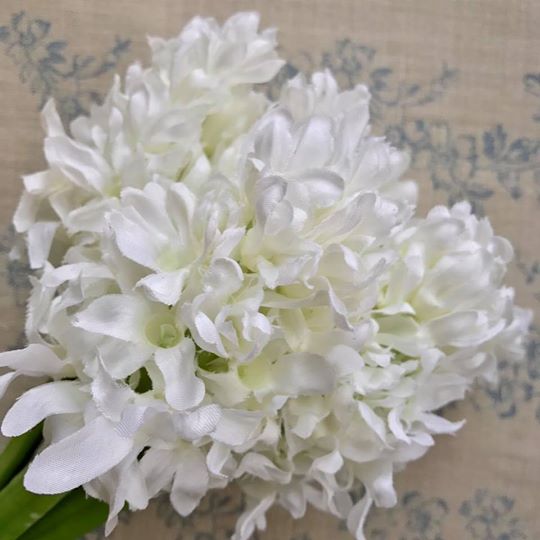 Ivory Silk Hyacinth Bundle Close Up