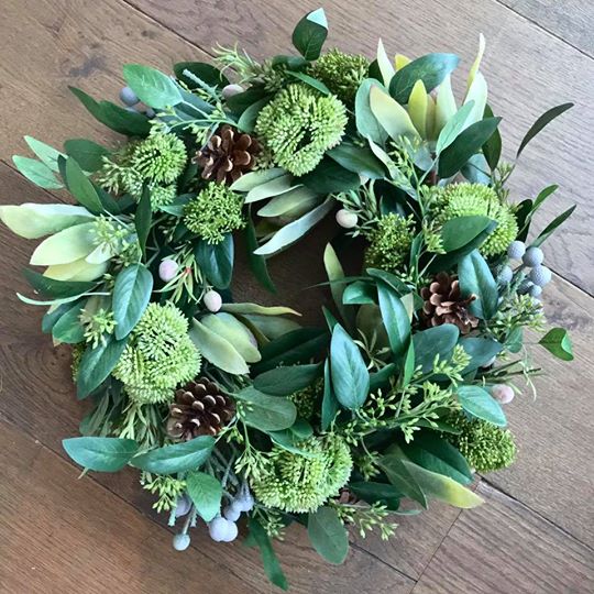 Woodland Foliage Wreath-Candle-Ring with Berries & Pine Cones